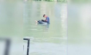 भाऊच पण काय तरी स्वप्न होत असणार ट्यूब वरती बसून नदी पार करायचं