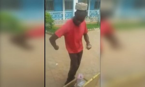 भाऊची फुटाणे विकण्याची कला पहा..