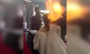 हे केस कापणारे हल्ली मुलांना ज्यास्तच हरभऱ्याच्या झाडावर चढवायला लागलेत