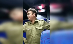 प्रत्येक बस मध्ये असेच कंडक्टर हवेत.