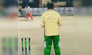 पहा एक आश्चर्यकारक फलंदाजी..