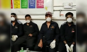 कोरोना विषाणूची लागण होऊ नये ,त्यासाठी तोंडाला मास्क लावून जनजागृती केली जात आहे..