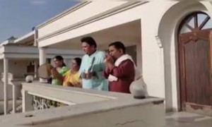 अश्या पध्दतीने शंक,ताट वाजवून आभार व्यक्त करण्यात आले