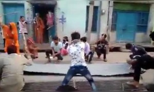 करोना सुद्धा म्हणत असेल कशाला आलो मी भारतात