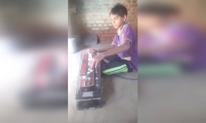 पहा काय जादू आहे पोराच्या हातात... एकदा नक्कीच पहा...