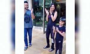 शिल्पा शेट्टी जनता कर्फ्यू चे टाळी वाजून आभार मानले