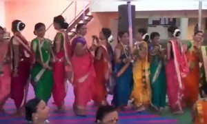 बेधुंद नृत्य करण्यासाठी नेहमी बेंजो पाहिजे असं काही नाही. ..टाळ, मृदुंगावर पण नाचता येत.