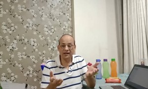 मित्रांनो, घरी बसून बोअर झालात? ..मग हे गाणे ऐकाच ! आवडलं तर शेअरसुद्धा करा..