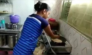 ईच्छाशक्ती हवी अशक्य अस काहीच नाही.. पहा प्रेरणादायी व्हिडिओ