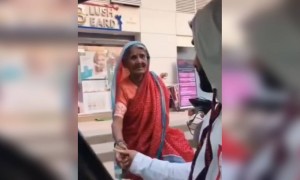 गरजुना नेहमी मदत केली पाहिजे