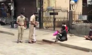 मुंबई लॉकडाऊन दरम्यान गरजू लोकांना मोफत भोजन वाटप केले