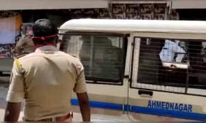 पोलिसांनो, खरंच तुम्हाला सलाम! नगरमधील तृतीयपंथीयांना दिल्या जीवनावश्यक वस्तू