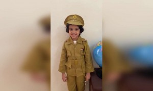 चिमुकल्या निहीराची आपल्या पोलीसांना छोटीशी मानवंदना! पोलीसांच्यावतीने संदेश देताना....