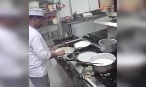 किती आरामात डोसा बनवत आहेत पहा...