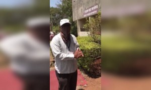 कोरोना विषाणूचा धोका नसताना हात धुतण्याचा हा 'फूट टच हँडवॉशिंग युनिट' एक नवीन मार्ग