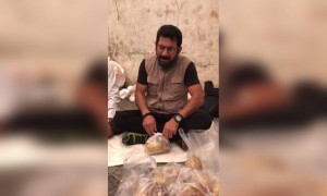 प्रसिद्ध गायक राहुल जोशी यांनी मोफत अन्नदान सेवेत सहभागी होऊन आपल्या स्वरांनी मंत्रमुग्ध केले..