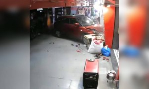 टेलर फक्त एवढंच बोलला की मॕडम ड्रेस शिवून झालाय, या लवकर.