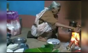 स्वताःचे वय कितीही झाले,मुले मोठी झाली तरीही आईची माया कधीच कमी होत नाही.