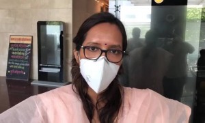 कोरोना व्हायरसमुळे धारावीची परिस्थिती सांगताना वर्षा गायकवाड