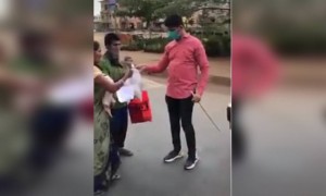 उपकार करणाऱ्याच्या पाया पडतो आम्ही..वर्दीतले देव माणूस..