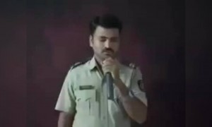 संघपाल तायडे कोरोना प्रसार रोखण्यासाठी एक गीत गाऊन लोकांना संदेश देत आहेत..