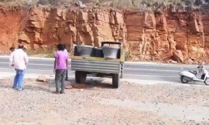 लोणावळा आणि खंडाळा घाटात अशी सोय होणे गरजेचे आहे,अश्या माणुसकीला मानाचा मुजरा..