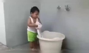 हा क्युट व्हिडिओ आवडला तर शेअर करायला विसरु नका