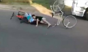 नशीब चांगले सायकलला काय झालं नाही ...