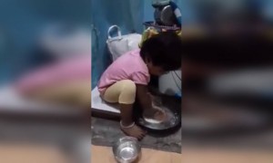 ह्या चिमुकलीच्या भाकरीला किती लाइक मिळतील