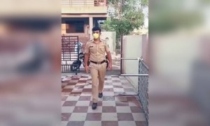 रडायचे नाही, लढायचे महाराष्ट्र पोलीस - वर्दीतला माणूस.