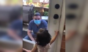 हे एक डॉक्टर आहेत, त्यामुळे ते त्यांच्या या लहान मुलीला नाही भेटू शकत.