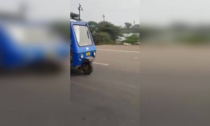 गाडी चालु केली पण ड्रायव्हर गाडीत बसायचचं विसरला आणि मग.... पहा हा व्हिडिओ !