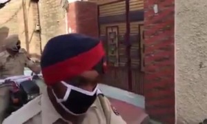 लॉकडाउन मुळे मुलाच्या वाढदिवसाला कोणीही आलं नाही, पंजाब पोलिसांनी केक देऊन मुलाला खुष केलं...