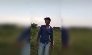 अरे यार कुठून येतात हे हिरो