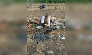 शोधावया भाकरीला निघाली ती भूक आहे जन्मताच गरीबी येते ही कुणाची चूक आहे.