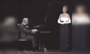 तुमच्या कोणत्या मित्राचा आवाज या बाई च्या आवाजा एवढा सुंदर आहे कमेंट करा त्याचे नाव..!!