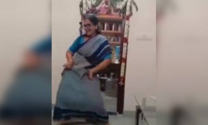 म्हातारपण असावं तर असं आनंदी राहा आणि आनंदात जगा..!!