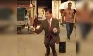 मजेदार व्हिडिओ !!नवीन पोपट हा