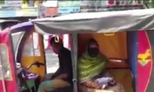 बांगलादेश मधील या ऑटोरिक्षा ड्रायव्हरने असे 4 भाग केलेत, भविष्यात गरज राहील अश्या कल्पकतेची