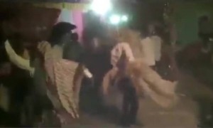 तुमच्या त्या मित्राला शेअर करा ज्यांच्या लग्नात तुम्ही असा डान्स करणार..!!