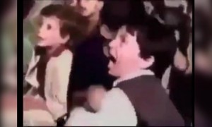 असे भयानक चित्रपट पाहताना कोणी घाबरत होता का तुमचा मित्र???