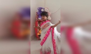 इवलीशी मुलगी,पण किती सुंदर डान्स करतेय,जरूर पहा...