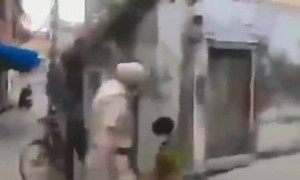 'लाॅकडाऊन' असतानाही आई वडील शिकवणीला पाठवतात, म्हणून याने थेट पोलिसांनाच घरी आणले!