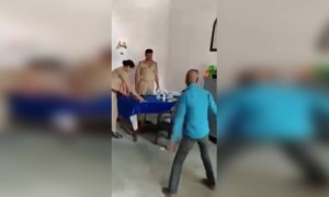 अशी सुद्धा शिक्षा असते.. हे जमलं नाही तर किती फटके खावे लागतील विचार करा.. घरीच रहा सुरक्षित रहा..