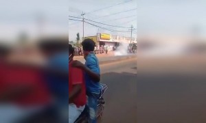 दारूची दुकाने उघडली, लोकांनी आनंदाने फटाके वाजवले..!!