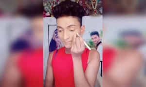 कला हि कला असते स्त्री असो वा पुरुष अतिशय उत्कृष्ट सादरीकरण करता तुम्ही