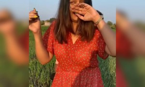 शेअर करा तुमच्या अशा मैत्रिणीला जिचं असं हसणं पाहून तुम्हालाही हसू आवरत नाही!