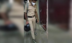 १२ ते २४ तास इतरांना संरक्षण देवून स्वतःची कशी काळजी घ्यावी, हे या पोलिस बांधवाने शिकवले