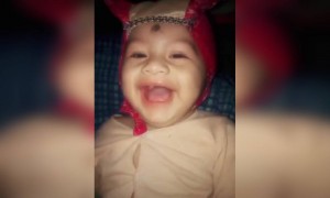 दिवसाची सुरुवात या बाळाच्या गोड खळाळणार्या निर्मळ हास्याने करुया!