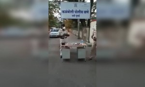 कळंबोली पोलीस स्टेशनचे पोलीस हवालदार ब्रह्मदेव जाधव यांचा वाढदिवस सुंदर असे गाणे म्हणुन साजरा केला.